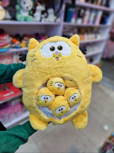 عروسک بچه دار